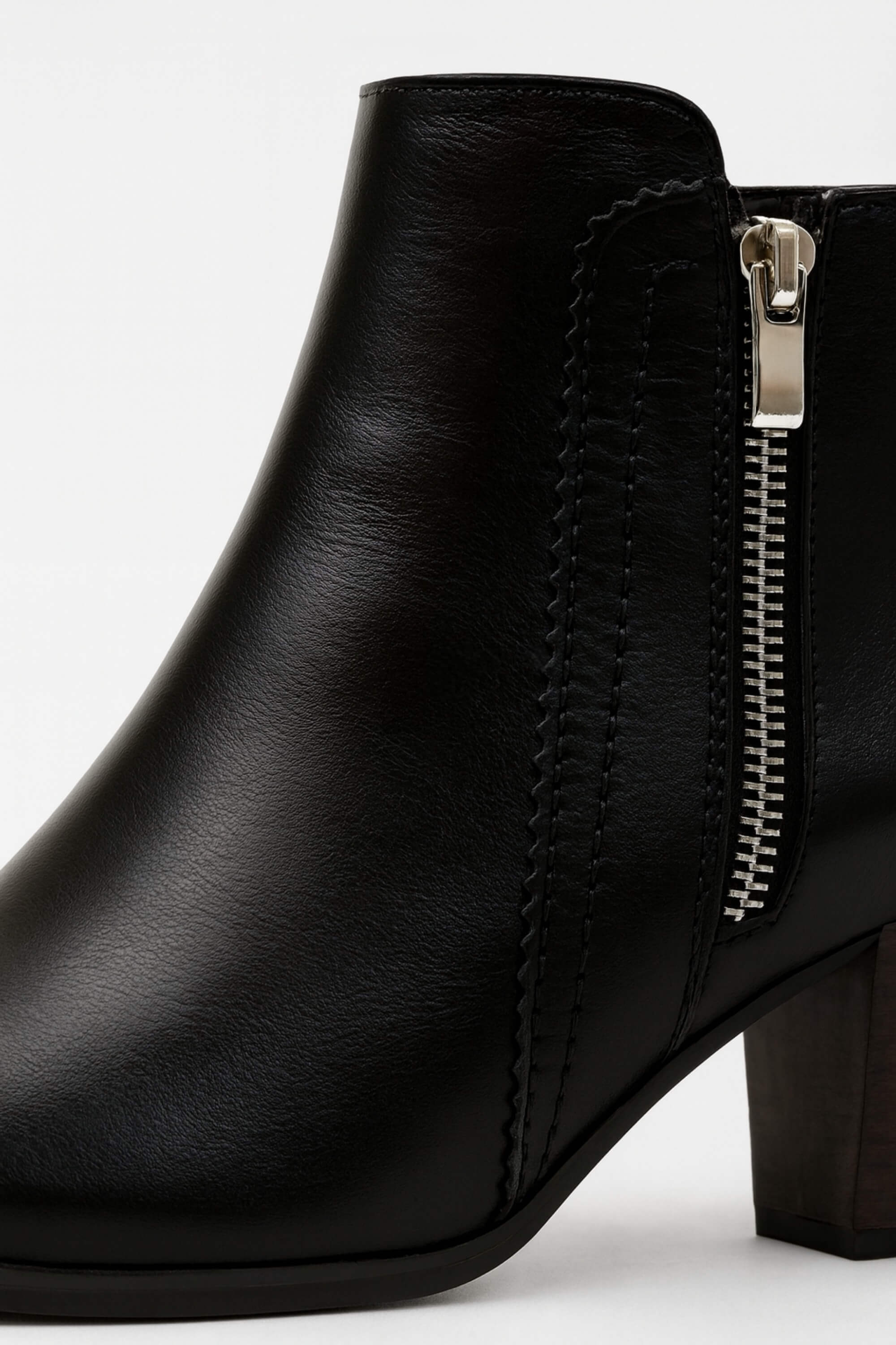 Women’s Ankle Boots - Chunky Mid-Heel with Side Zip