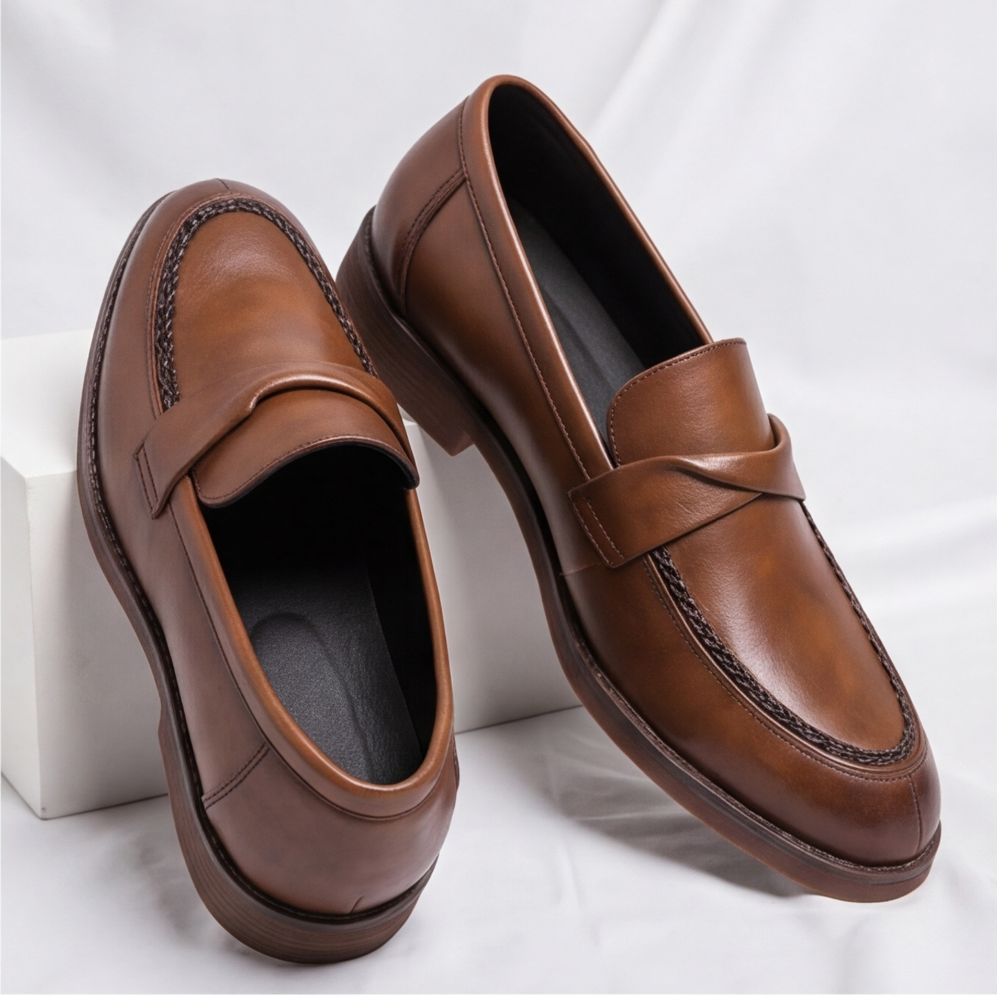 Men's Penny Leather Loafers with Platformed Sole - Pointed Toe Shoes
