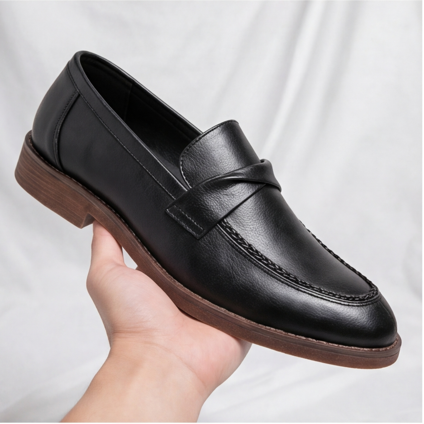 Men's Penny Leather Loafers with Platformed Sole - Pointed Toe Shoes