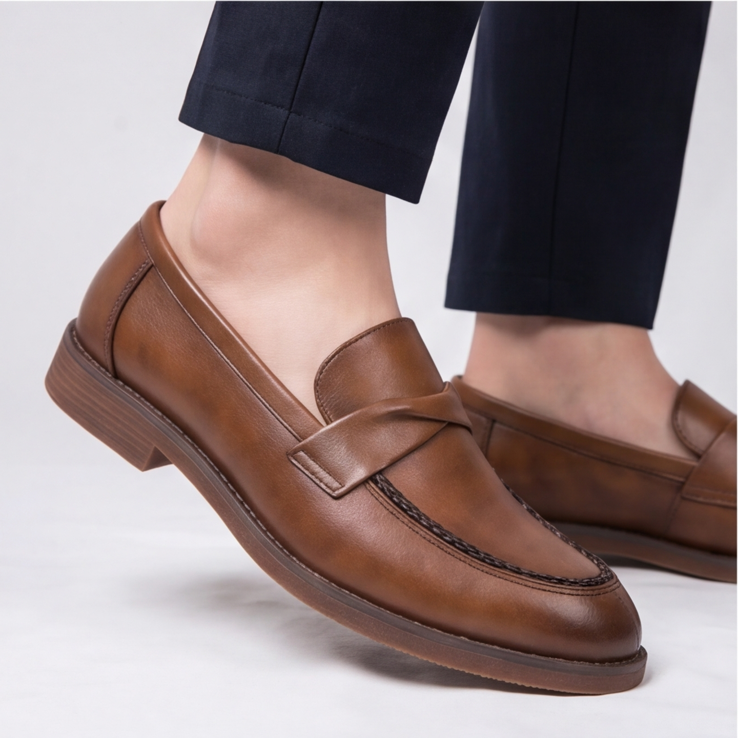 Men's Penny Leather Loafers with Platformed Sole - Pointed Toe Shoes